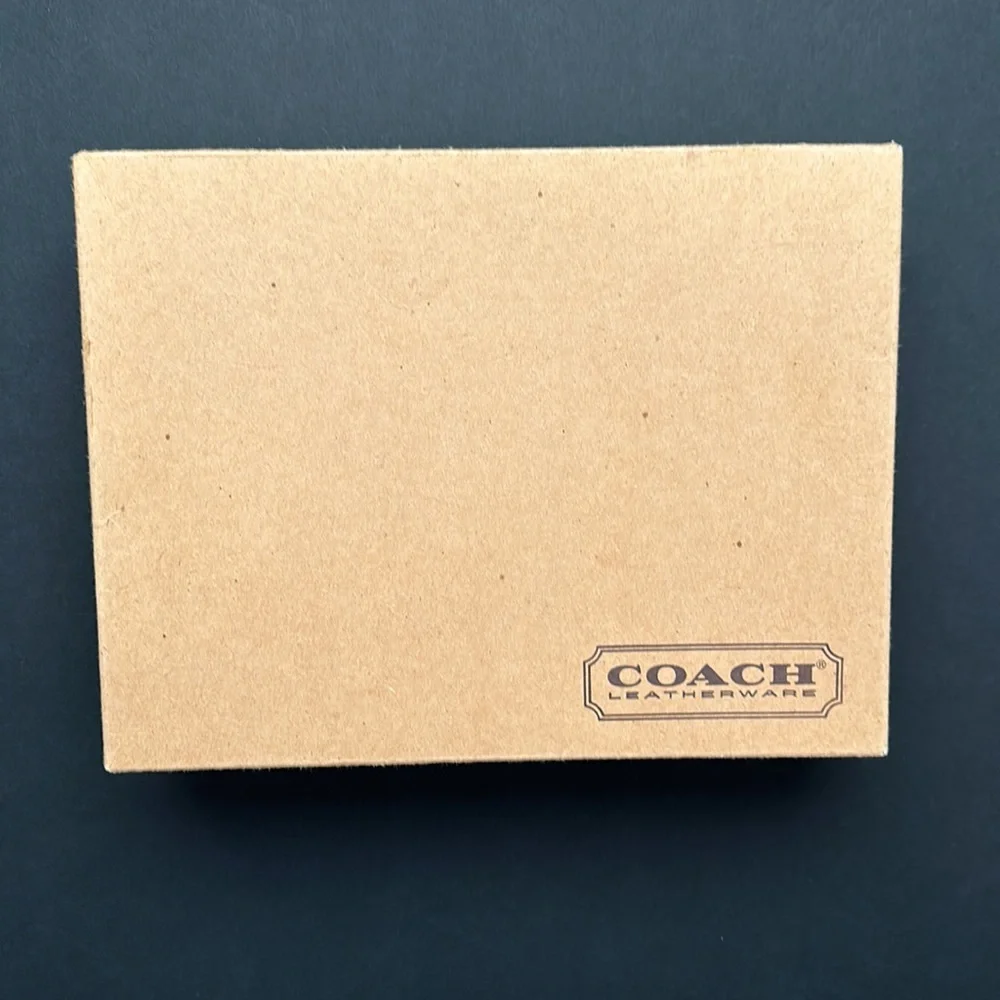 12/13 AT 3:00 PM EST COACH TALK

Vintage Coach 💼 👜……..and history!! - Picture 13 of 16